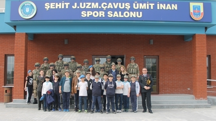 Ortaokul Öğrencileri Bursa İl Jandarma Komutanlığı'nı Ziyaret Etti