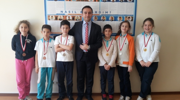 Fatih Okyanus Ortaokul'un  Başarılı Öğrencileri Ödüllendirdi