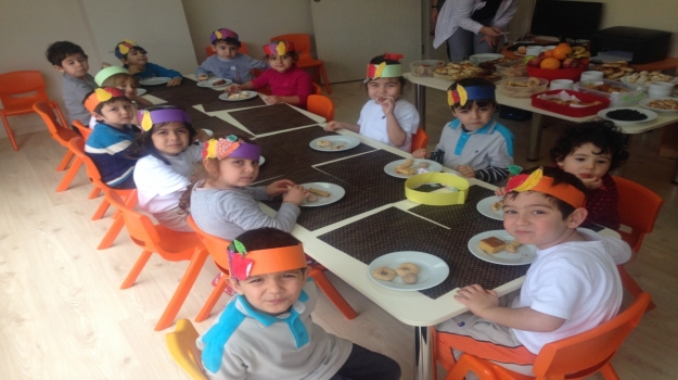 Adana Okyanus Koleji Okul Öncesi Deniz Yıldızı ve Küçük Yunuslar Sınıfları Yerli Malı Haftasını Kutluyor