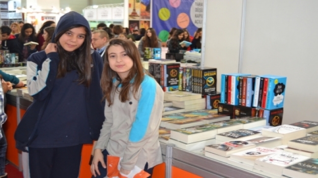 Adana Okyanus Öğrencileri Kitap Fuarı'nda
