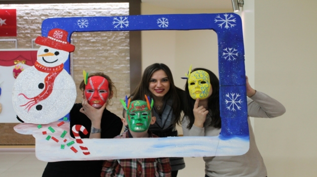Ataşehir Okyanus Koleji 1.Sınıf Öğrencileri Ailesi İle Maske Boyama Etkinliğinde