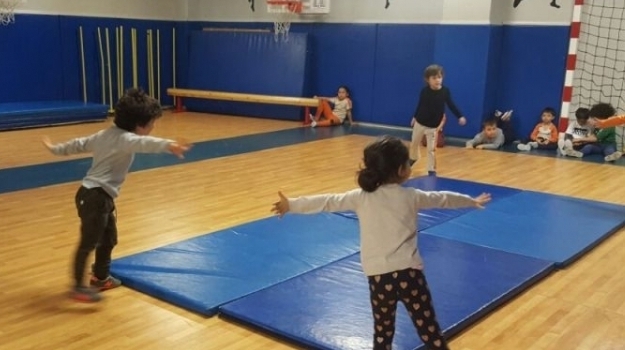 Bahçelievler Okyanus Okul Öncesi Öğrencileri İlgi Yetenek Merkezi Jimnastik Dersinde