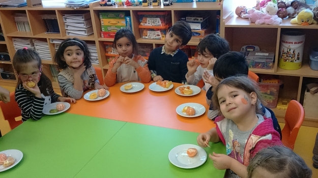 Beykent Okyanus Koleji Okul Öncesi Balıklar ve Çiçekler Grubu Öğrencileri C Vitamini Partisinde ;