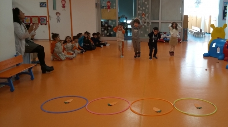 Beykent Okyanus Koleji Okul Öncesi Çiçekler Sınıfı İngilizce Play Time Etkinliğinde