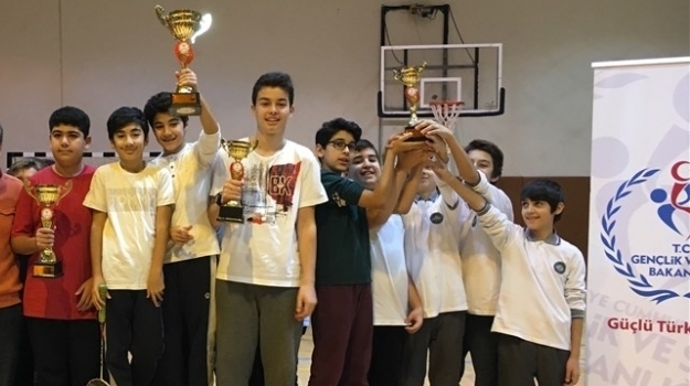 Beykent Okyanus Yıldız Erkek Badminton Takımımız İlçe Şampiyonu Oldu