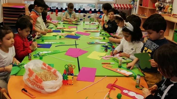 Halkalı Okul Öncesi  Gökkuşağı Grubu Öğrencileri Sanat Etkinliğinde