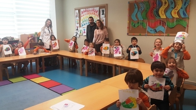 Mavişehir Yıldızlar Grubu Aile Katılım Etkinliğinde Ayakkabı Giyme Oyunu Oynadı