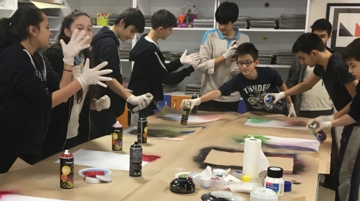Ortaokul Kademesi Öğrencileri Görsel Sanatlar Dersinde "Spray Paint Art" Yaptılar