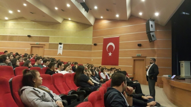 Bahçeşehir Okyanus Koleji Lisesi'nde "Geleceğin İnsanı ve Üniversiteler" Semineri