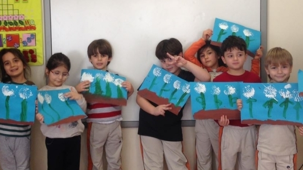 Fatih Okyanus Koleji  Okul Öncesi Gökkuşağı Grubu Sanat Dersinde