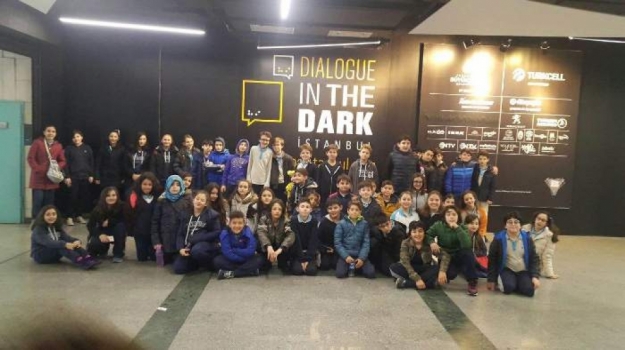 Fatih Okyanus Koleji Ortaokul Öğrencileri "Karanlıkta Diyalog" Gezisinde