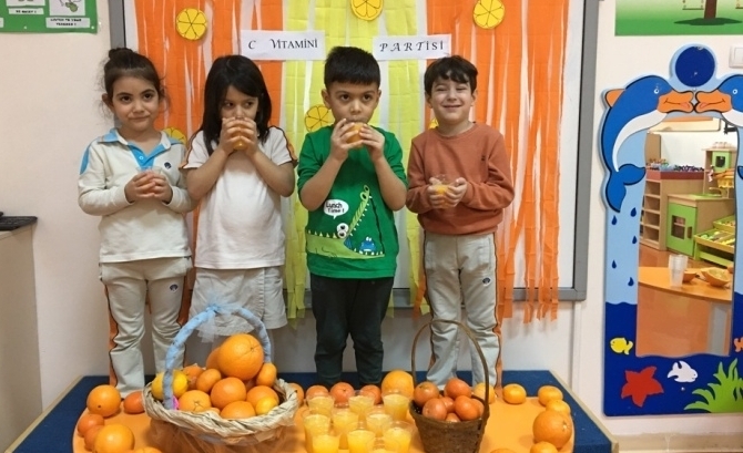 Güneşli Okyanus Koleji Okul Öncesi Yunuslar Grubu Öğrencileri C Vitamini Partisinde