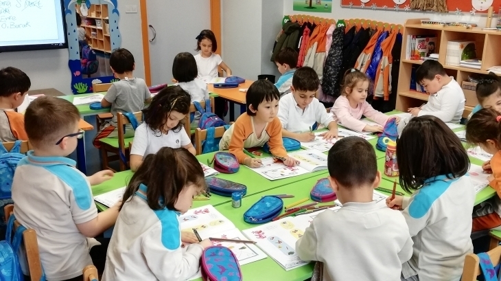 Halkalı Okul Öncesi Gökkuşağı  Grubu Öğrencileri Okuma-Yazmaya Hazırlık Etkinliğinde