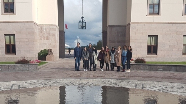 Kemerburgaz Lise Öğrencileri Koç Üniversitesi’ne Kariyer Gezisi Gerçekleştirdi