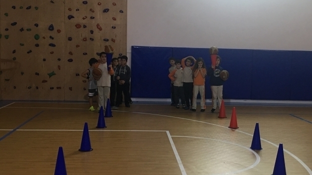 Konyaaltı Kampüsü 2. Sınıf Öğrencileri Basketbol Kulüp Dersinde