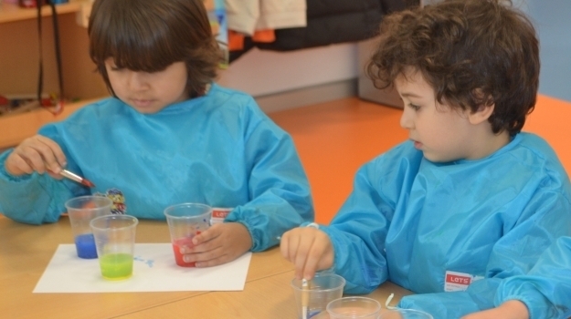 Konyaaltı Kampüsü Okul Öncesi Grupları Ara Renkleri Öğreniyor