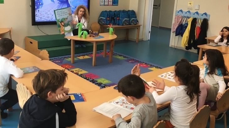 Mavişehir Okyanus Koleji Okul Öncesi Yıldızlar Grubu Öğrencileri İngilizce Dersinde