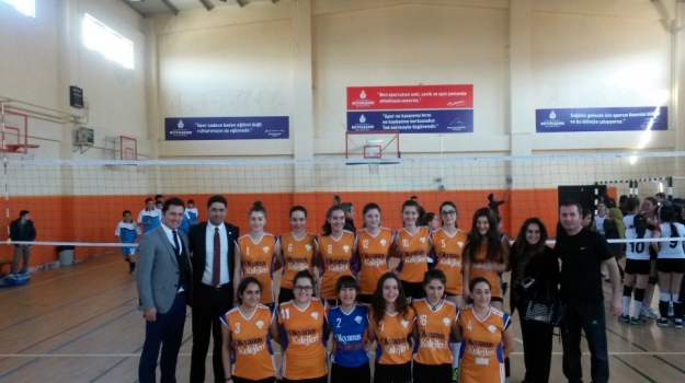 Genç Kız Voleybol Takımı Liselerarası Voleybol Turnuvası'nda Şampiyon Oldu