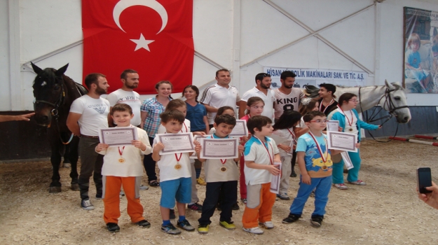 Bahçeşehir Okyanus Binicilik Kulübü Öğrencileri K-9 At Çiftliği'nde